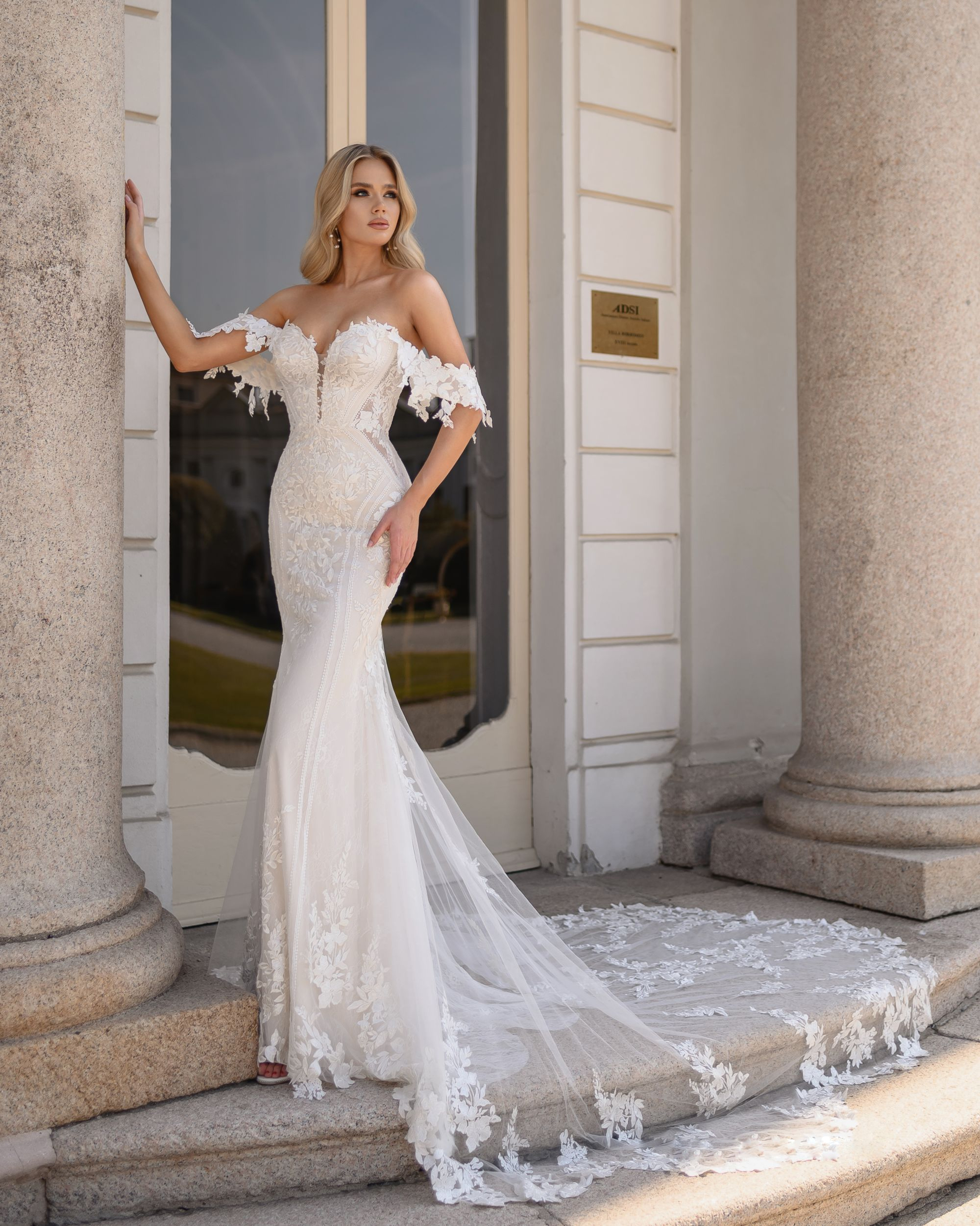 New Arrival Elegant Beading Appliques Lace Off Shoulder Sleeves Sweetheart Mermaid Wedding Dresses Court Train Floral Prints Trumpet Bridal Gowns