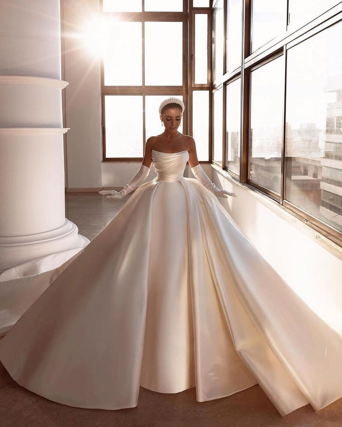 Luxury Tiered Satin Ball Gown Wedding Dress Robe De Marriage Sleeveless Beading Pearls Off The Shoulder Bridal Skirts
