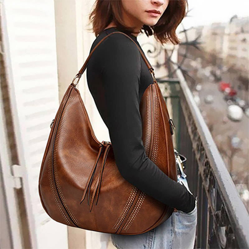 fashionable shoulder bag for women, large capacity retro rivet crossbody bag