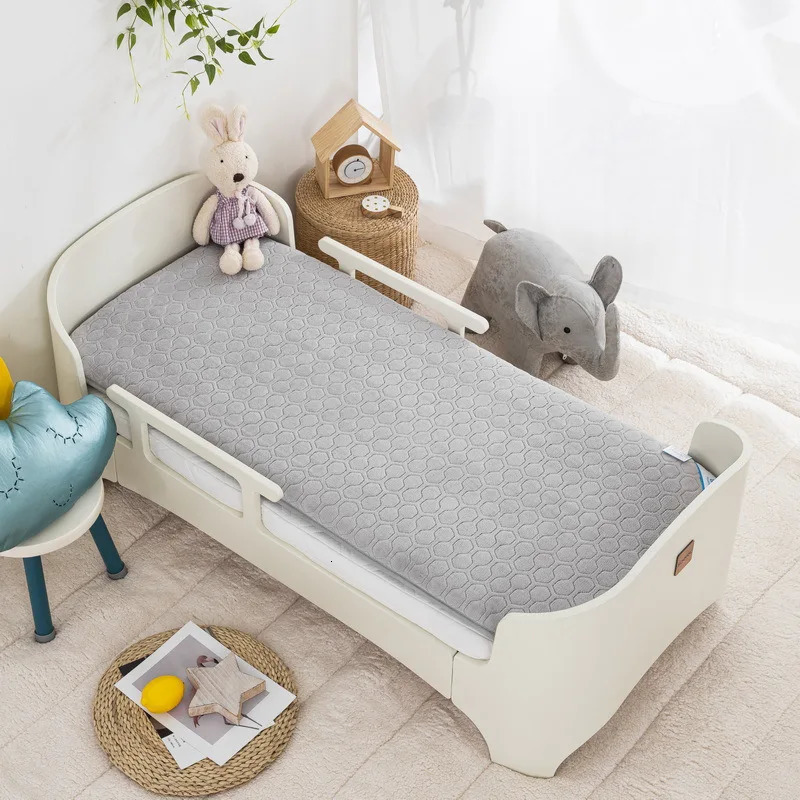 Warm Baby Sleeper Mattress Velvet Crib Winter Soft Mat born Cot Bedding Pad Toddler Removable Mattresses 240313