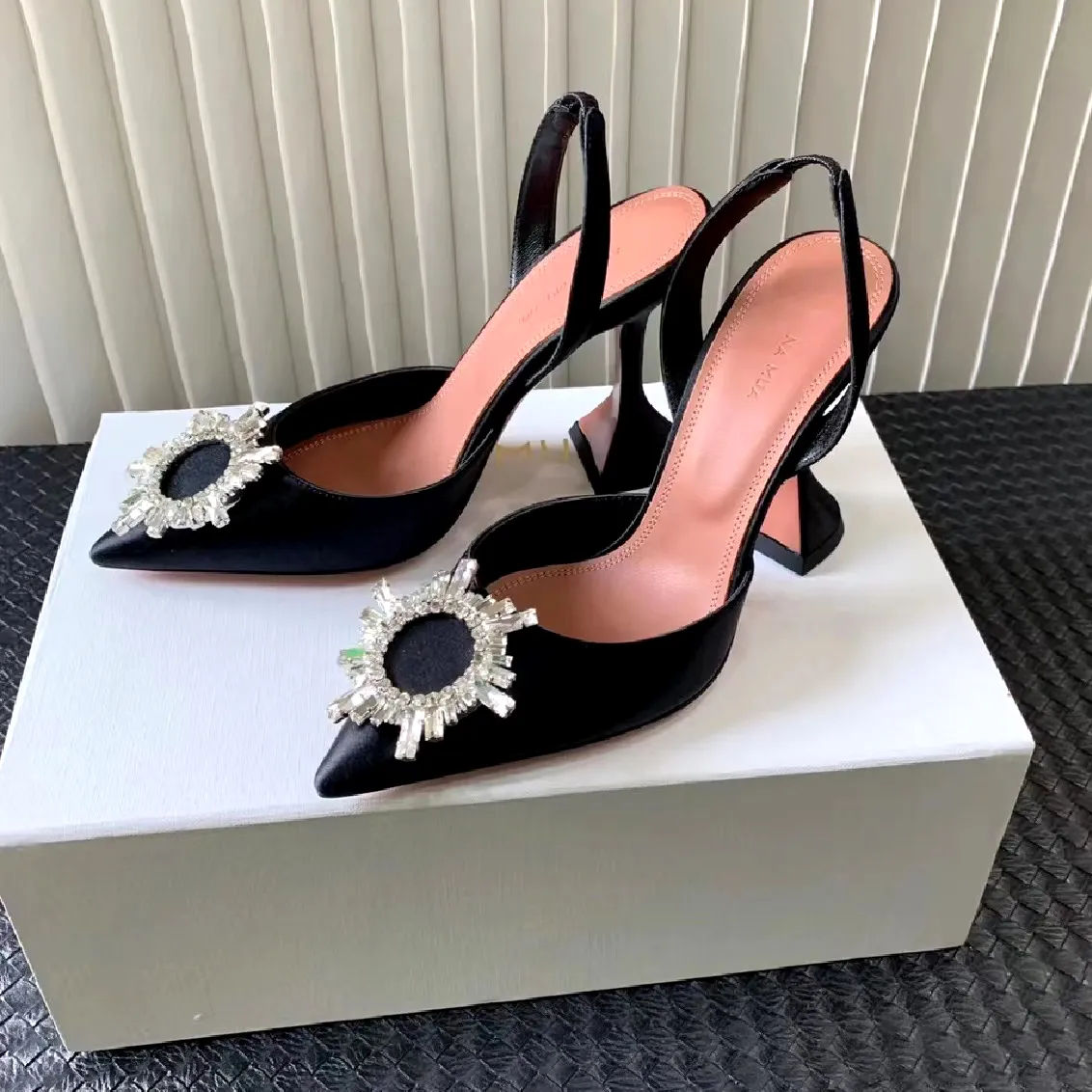 Designer women sanda aminaa Dress Shoes sunflower sandals Satin pointed slingbacks Bowtie Crystal diamond sunflower sexy high Wedding 10cm heel with box size35-41