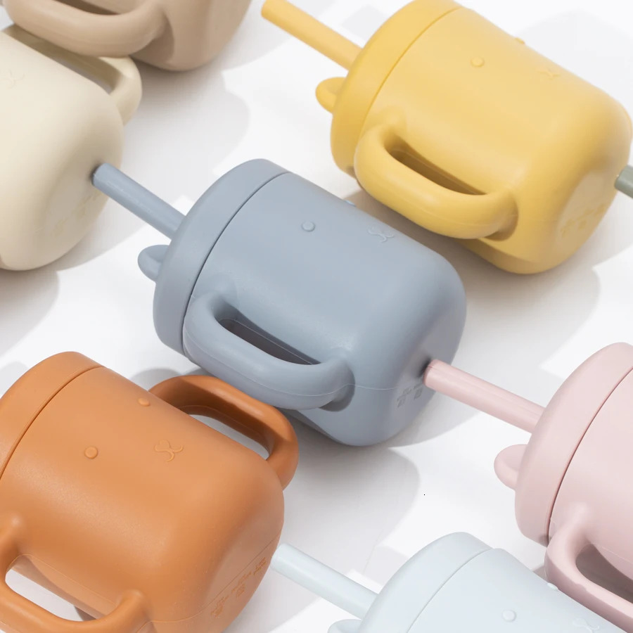 Cartoon Bear Baby Drinking Cup Double Handle Straw Feeding BPA Free Soft Silicone Learn To Drink born Accessories 240322