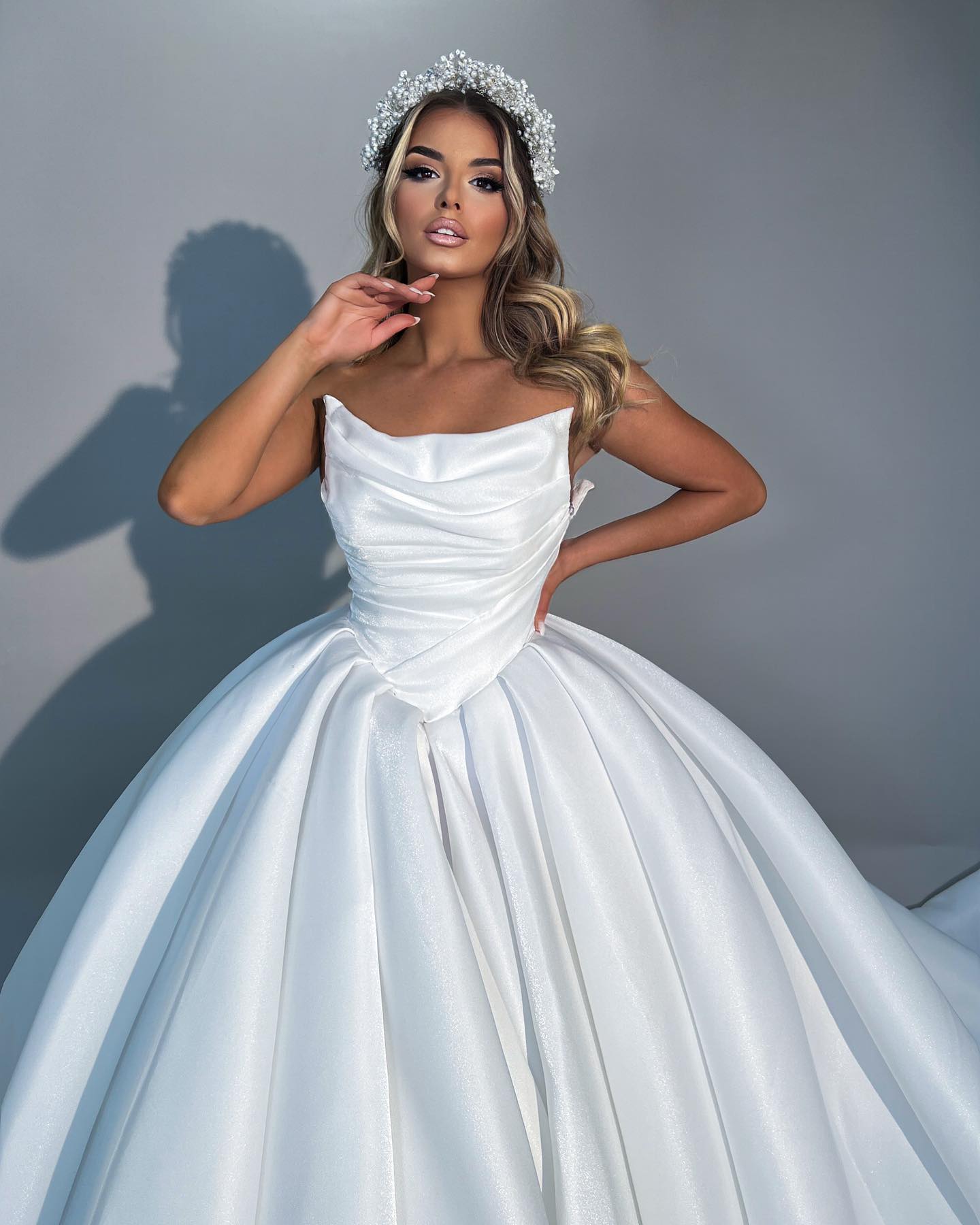 Princess Ball Gown Wedding Dress For Bride Strapless Satin Wedding Dresses Bridal Gowns Vestido De Noiva Pleats Ruffle Classic Robe Mariage 0616