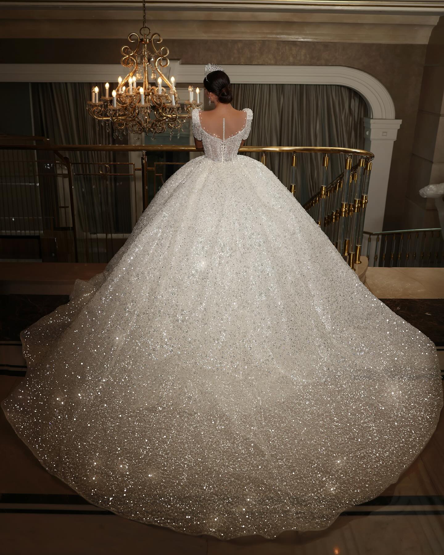 Crystal Ball Gown Wedding Dress For Bride Bodice Sheer Beads Neck Short Sleeves Sequins Wedding Dresses Dubai Saudi Arabic Sweep Train R Bridal Gowns