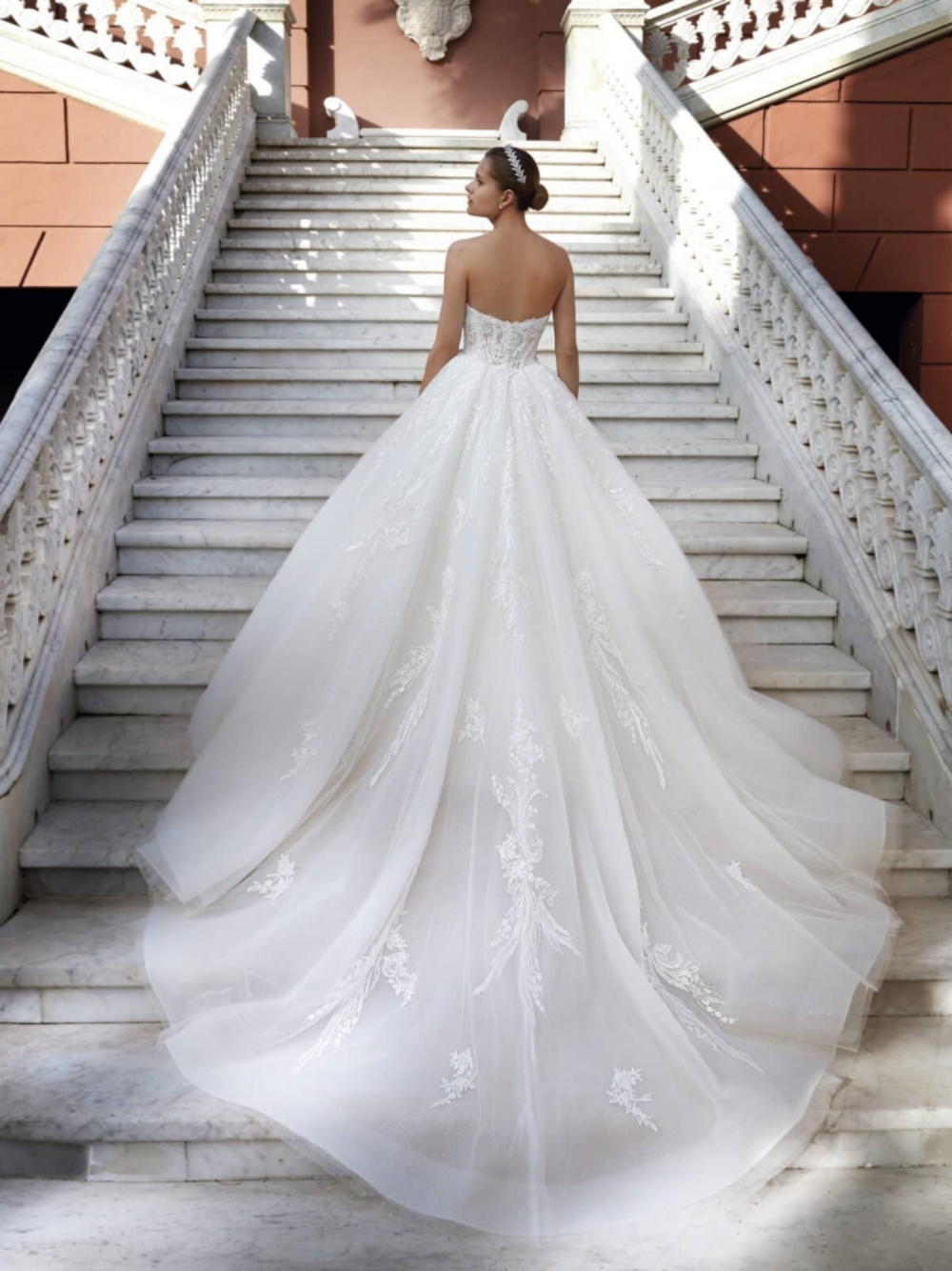 Elegant Off The Shoulder Bride Robe Classic Appliques Beads Bridal Gown Sparkly Sequins Ball Gown Wedding Dress Robe