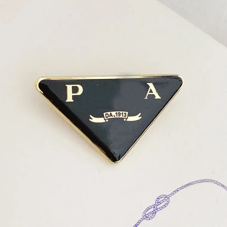 Designer Brooch Letter Triangle Brooch Vintage Pins Crystal Pearl Brooches for Women