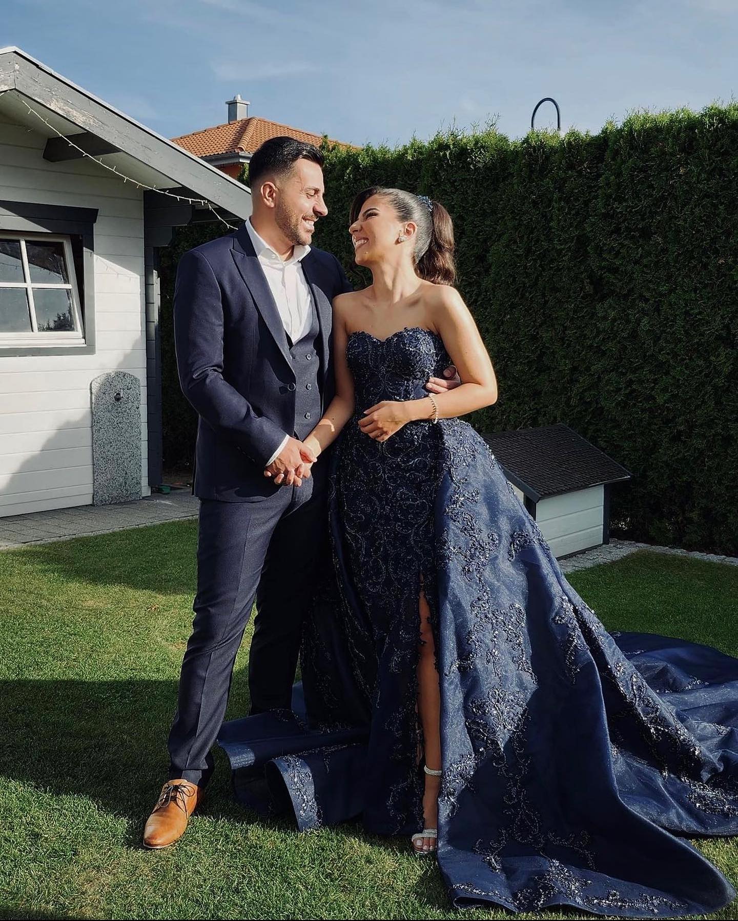 Stunning Navy Blue Dress With Overskirts Sweetheart Beading Lace Wedding Dresses Bridal Gowns Front Slit Sweep Train Designer Country Robe Mariage 051