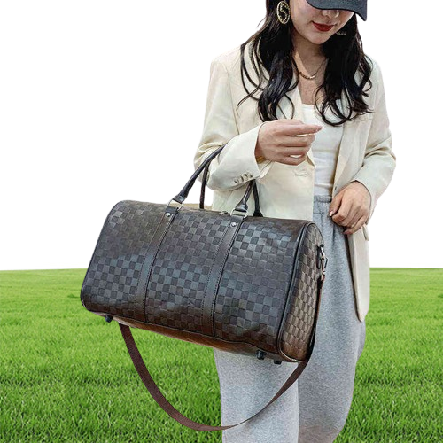 Fashion Luxury Duffle Waterproof Travel Bags Women Weekend Handbag Men Fitness Shoulder Bag Female Luggage Bag large capac 211102