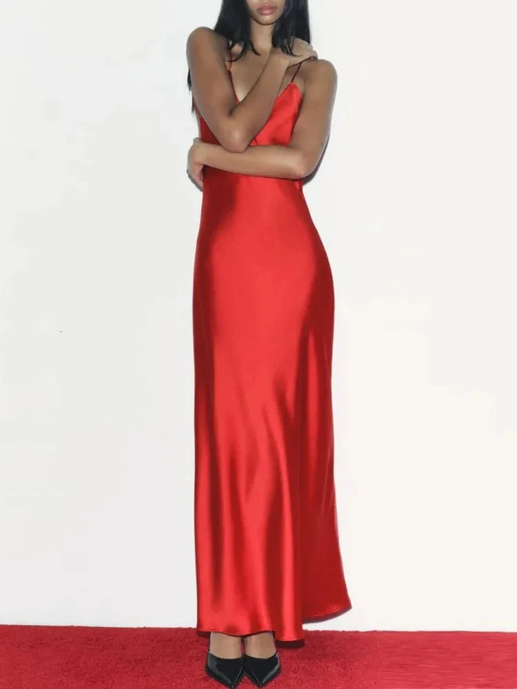 TRAFZA Womens Spaghetti Straps VNeck Backless Dress Red Sexy Long Satin Dresses Fashion Sleeveless Elegant Party 240322