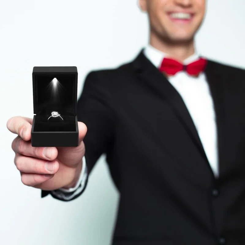 LED Jewelry Box for Ring Necklace Engagement Ring Display Gift Case Packaging Showcase Boxes with Light Storage Cases Wholesale 240314