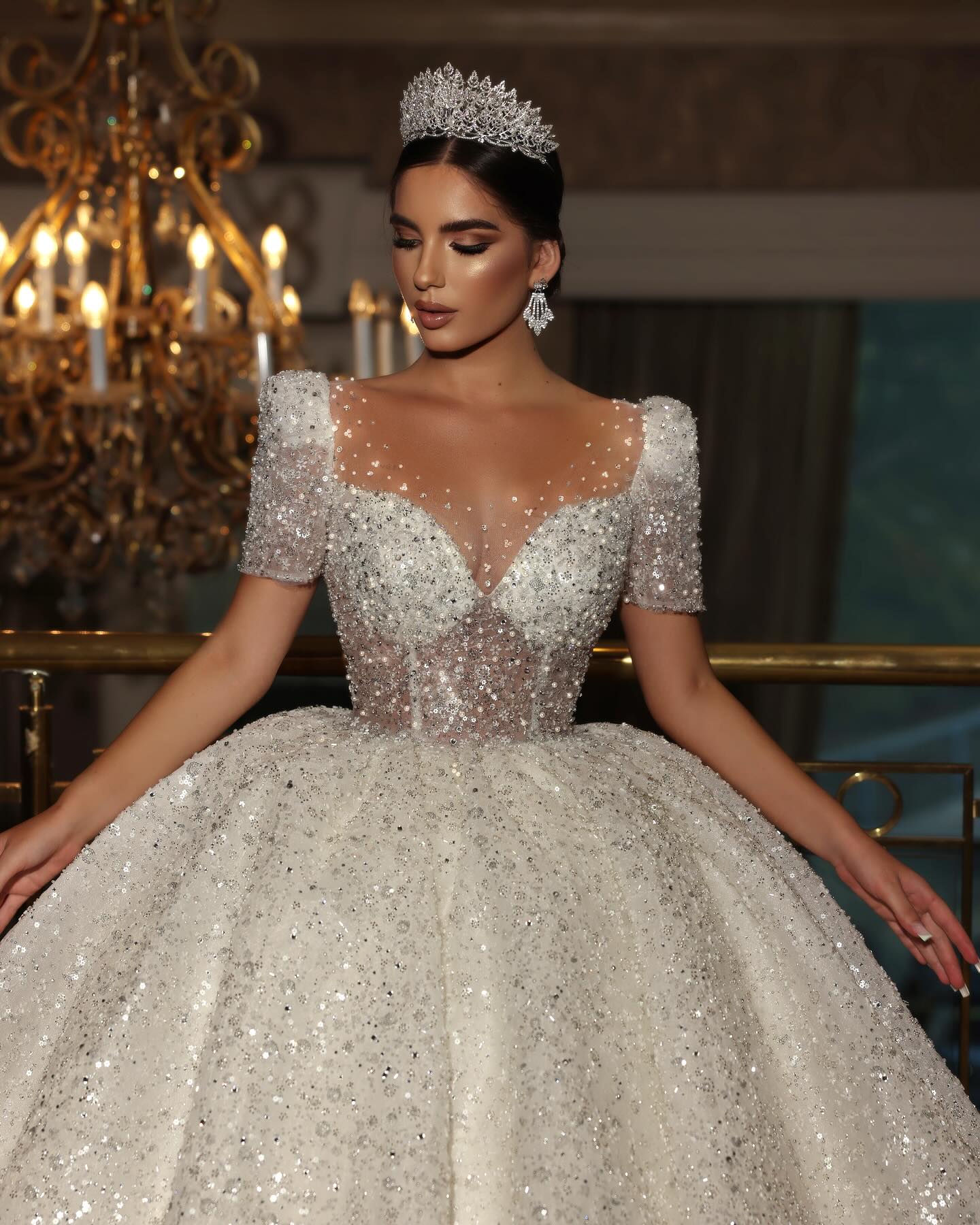 Crystal Ball Gown Wedding Dress For Bride Bodice Sheer Beads Neck Short Sleeves Sequins Wedding Dresses Dubai Saudi Arabic Sweep Train R Bridal Gowns