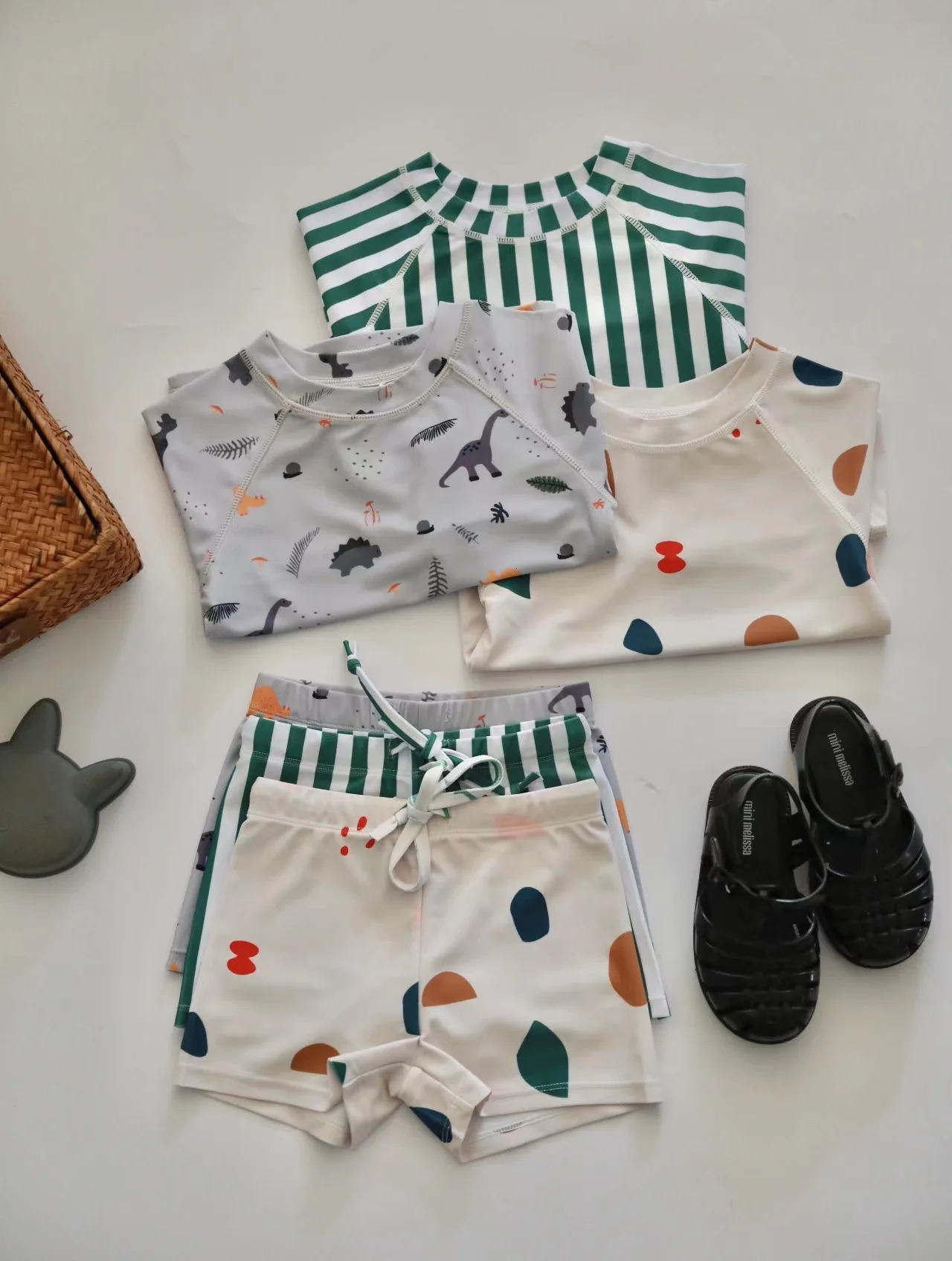 deer jonmi 2024 Summer Baby Boys Swimwear Sets Printed Long Sleeve Tops Shorts 2pcs Sun-proof Beach Vacation Children Swimsuits 240326