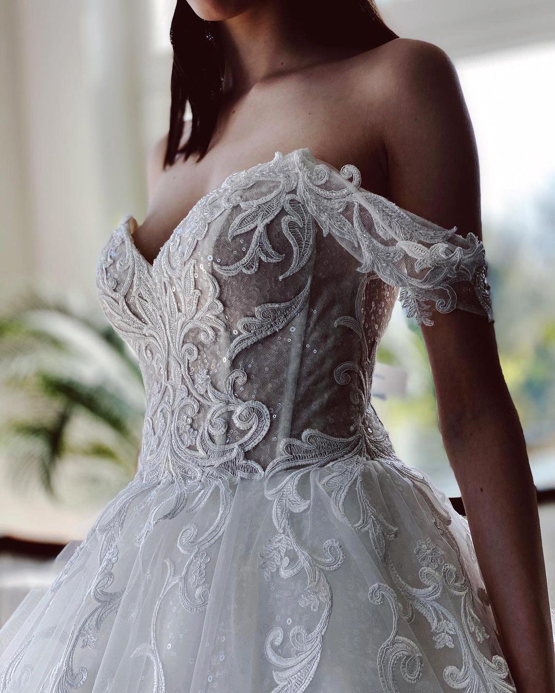 Elegant Off Shoulder A Line Wedding Dresses Sexy Backless With 3D Lace Appliques Tulle Long Bridal Gowns BC9463