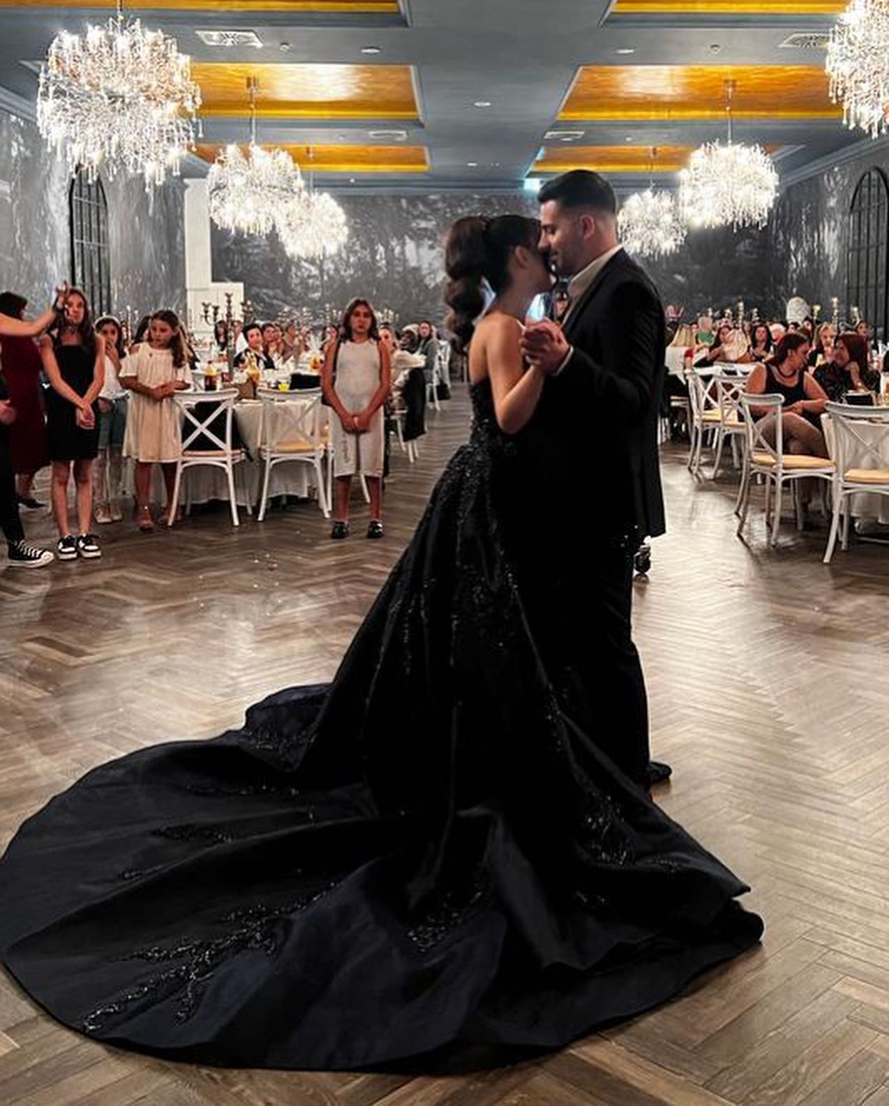 Stunning Navy Blue Dress With Overskirts Sweetheart Beading Lace Wedding Dresses Bridal Gowns Front Slit Sweep Train Designer Country Robe Mariage 051