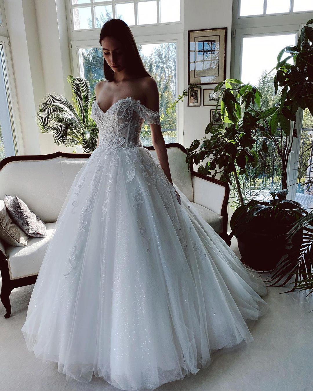 Elegant Off Shoulder A Line Wedding Dresses Sexy Backless With 3D Lace Appliques Tulle Long Bridal Gowns BC9463