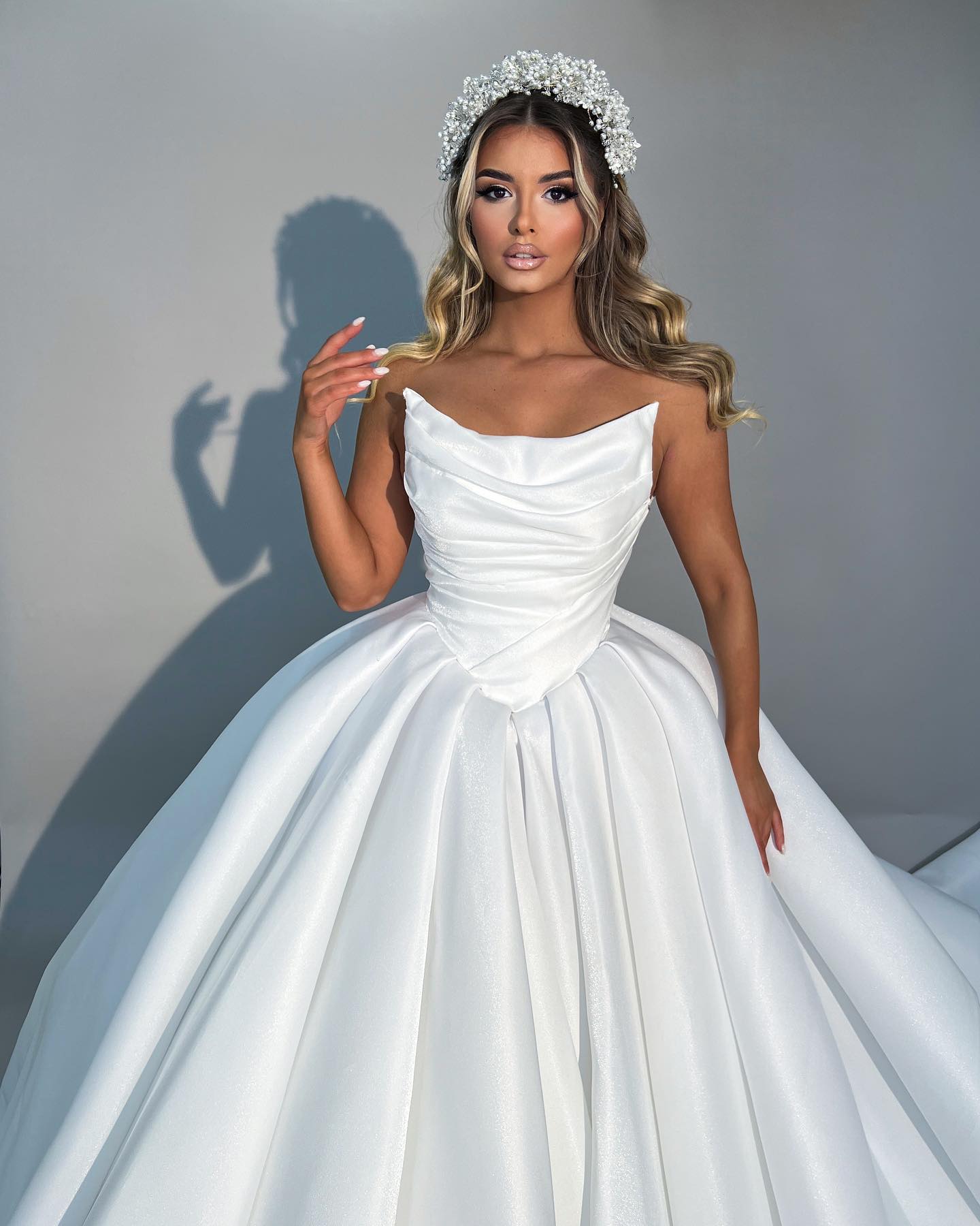 Princess Ball Gown Wedding Dress For Bride Strapless Satin Wedding Dresses Bridal Gowns Vestido De Noiva Pleats Ruffle Classic Robe Mariage 0616