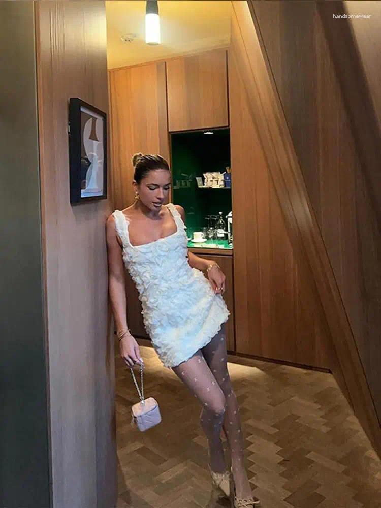 Casual Dresses Elegant White 3d Flower Suspender Mini Dress Women Sleeveless Strapless Bodycon Vestidos Ladies Fashion Party Evening