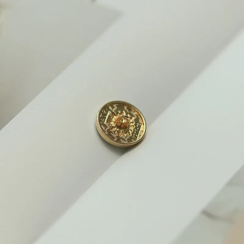 FCXDG 10pcs Fashion Sunflower Round Metal Buttons Clothes Decoration Accessories Jacket Sweater Coat Buttons DIY Sewing Buttons 240327