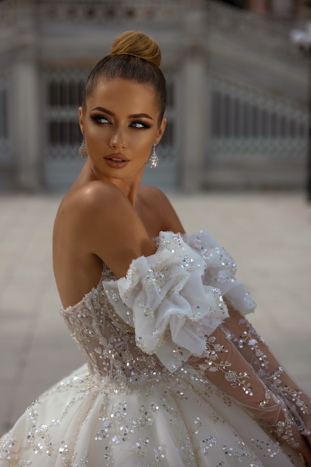 Stunning Beading sequined Pearls Sweetheart Ball Gown Wedding Dress Delicate Appliques Lace Off Shoulder Puff Sleeves Bridal Gowns 2024