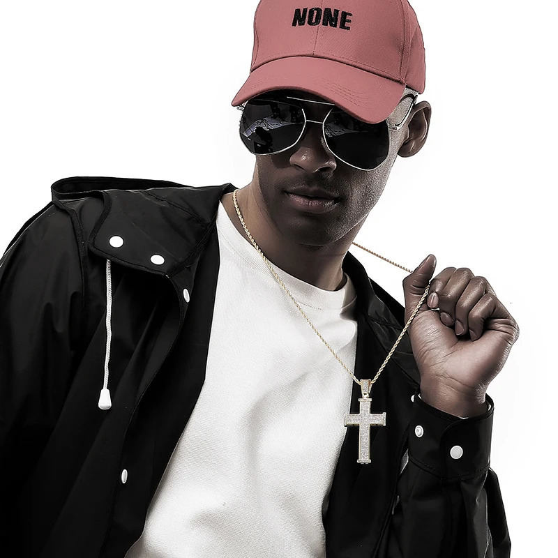 Iced Out Shining Crystal Cross Pendant Gold color Men Fashion Cross Necklace Chain Men Hip Hop Rapper Cubas Necklace 240315