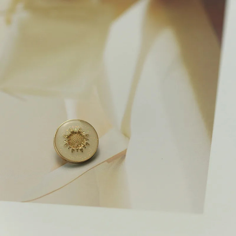 FCXDG 10pcs Fashion Sunflower Round Metal Buttons Clothes Decoration Accessories Jacket Sweater Coat Buttons DIY Sewing Buttons 240327