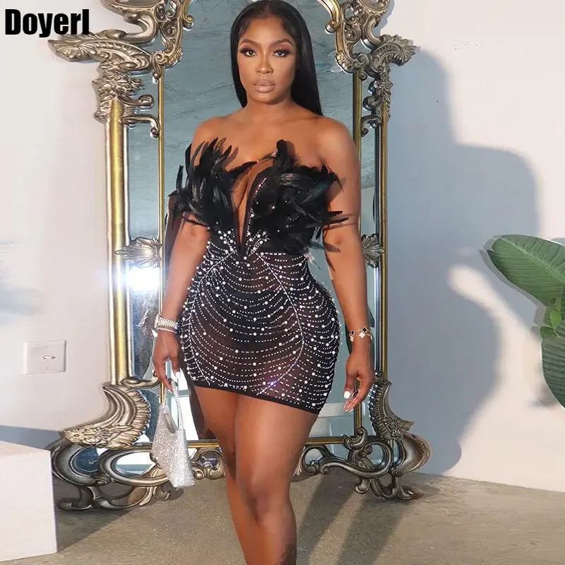 Sexy Club Party Night Feathers Rhinestones Birthday Dresses for Woman Elegant Backless Diamond Sheer Mesh Bodycon Dress Vestidos 240315