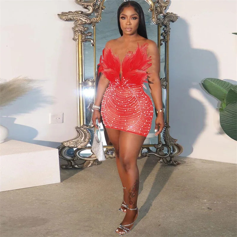Sexy Club Party Night Feathers Rhinestones Birthday Dresses for Woman Elegant Backless Diamond Sheer Mesh Bodycon Dress Vestidos 240315
