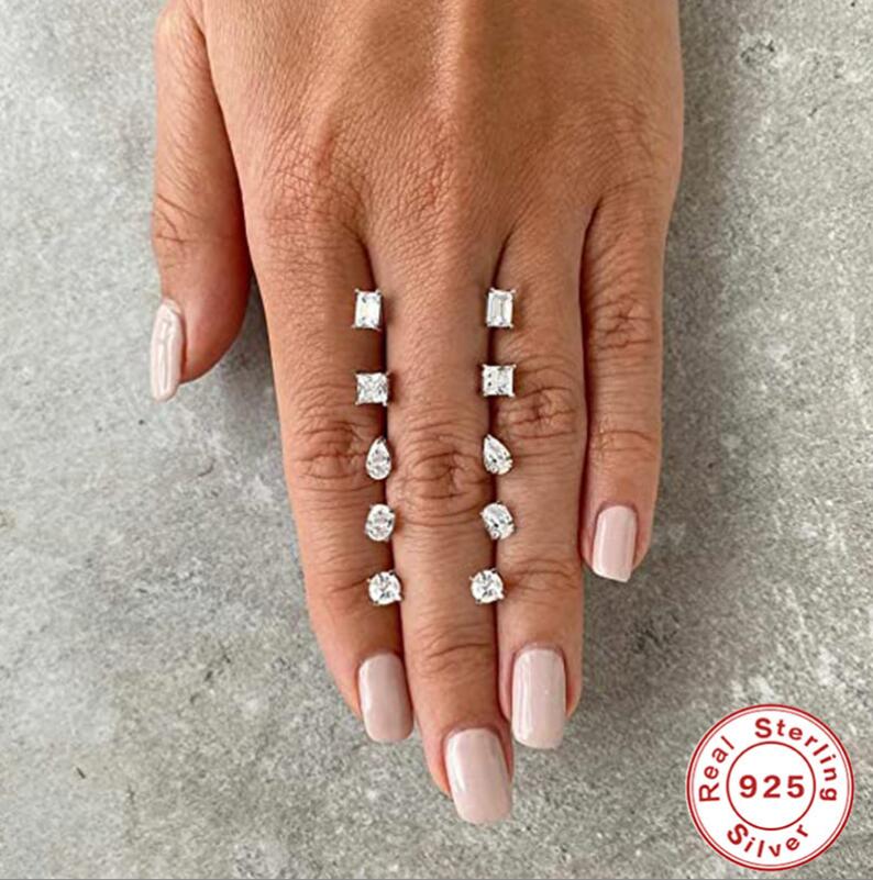 2024 Moissanite Dia Stud Earrings Elegant Sterg Sier Zircon Wedding Jewelry for Women Classic Design Gift-Worthy