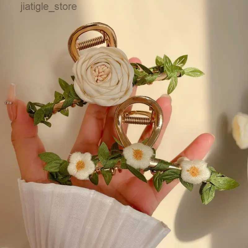 Hair Clips 2022 New Women Metal Hair Claw Elegant Gold Flowers Hair Clips Barrette Crab Headband Hairpin Headwear WOMAN HAIR CLIP ACCESSORI Y240329