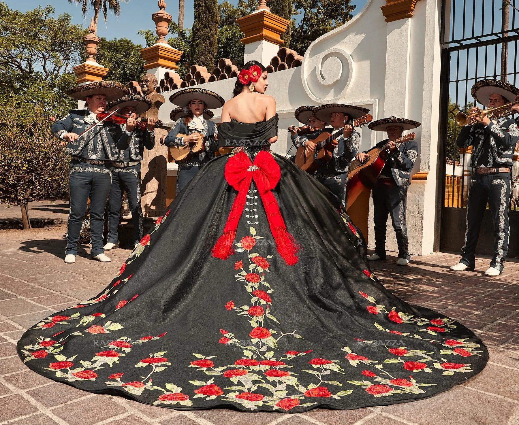 Charro Mexican Black Quinceanera Dresses Embroidery Floral Lace Appliques Beaded Sweetheart Neck Classic Prom Special Occasion Ball Gown Sweet 16 Dres