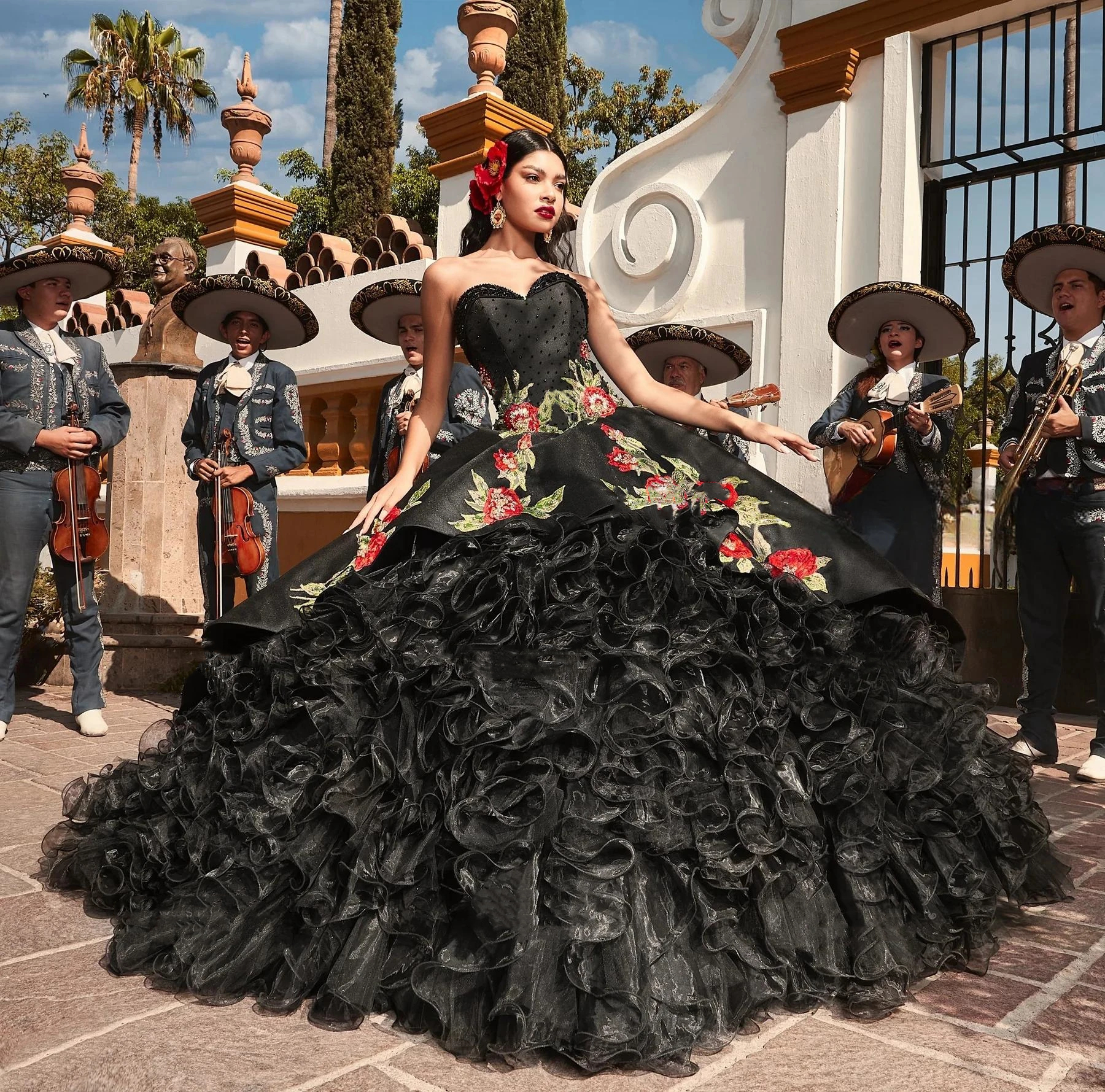 Charro Mexican Black Quinceanera Dresses Embroidery Floral Lace Appliques Beaded Sweetheart Neck Classic Prom Special Occasion Ball Gown Sweet 16 Dres