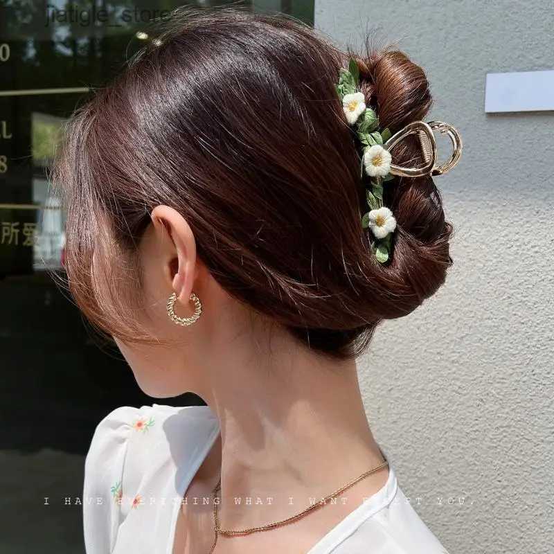 Hair Clips 2022 New Women Metal Hair Claw Elegant Gold Flowers Hair Clips Barrette Crab Headband Hairpin Headwear WOMAN HAIR CLIP ACCESSORI Y240329