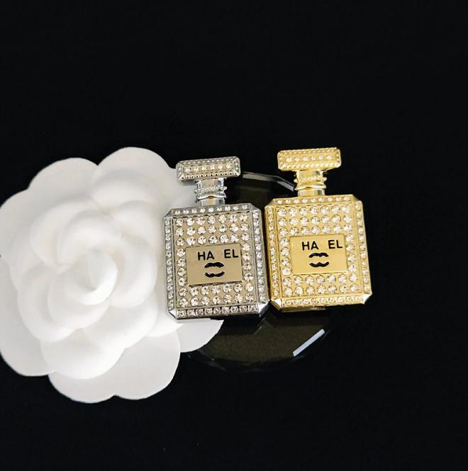 Dress Pins Wholesale Alloy Wedding Brooches Brand Designer Double Letter Gold Plated perfume bottle Brooch Men Women Festivals Party Jewelry Gift