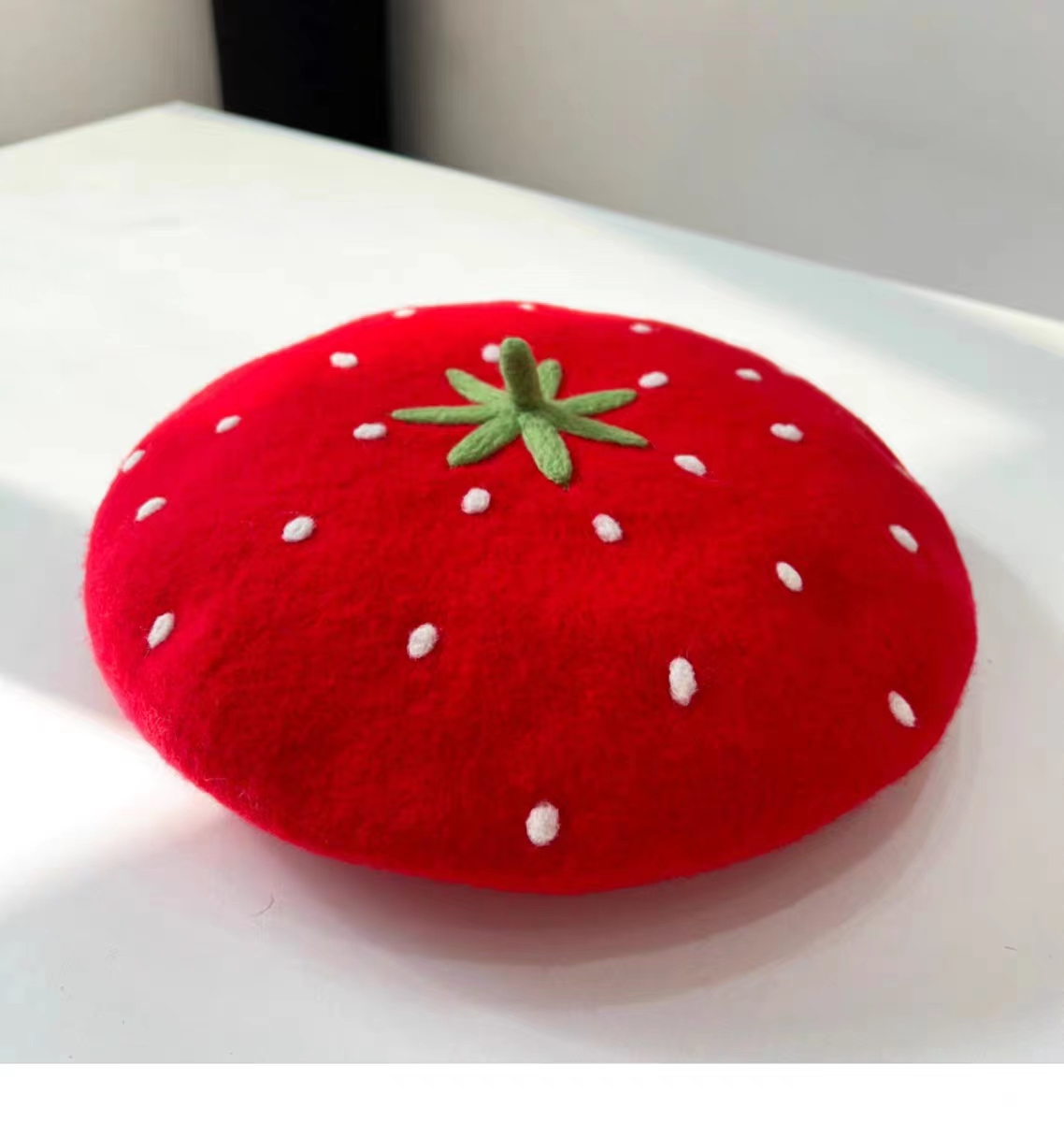 Autumn and Winter 2023 New Handmade Strawberry Beret Fruit Pumpkin Hat Cute Soft Girl Little Leaf Painter Hat Wool Beret 7e0c0