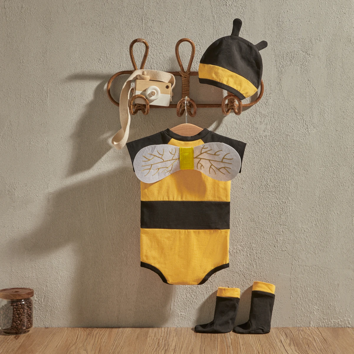 EWODOS 0-12M Newborn 2025 Baby Kids Boys Girls Halloween Bee Costume Short new Sleeve Honeybee Bodysuit + Hat + Wings + Socks Set
