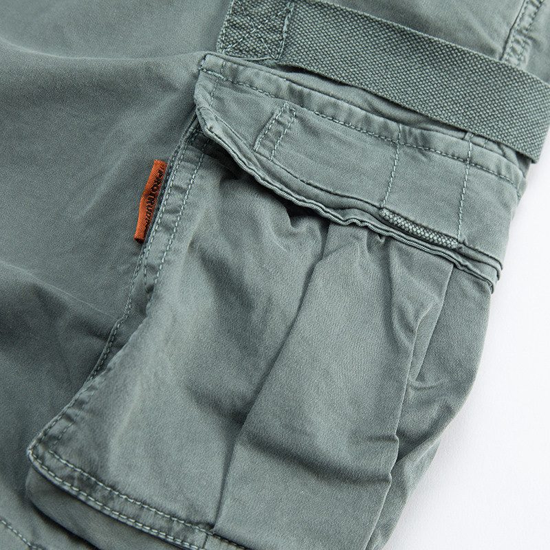Summer New men's casual shorts multi-bag overalls Beach pants comfortable and breathable fashion.