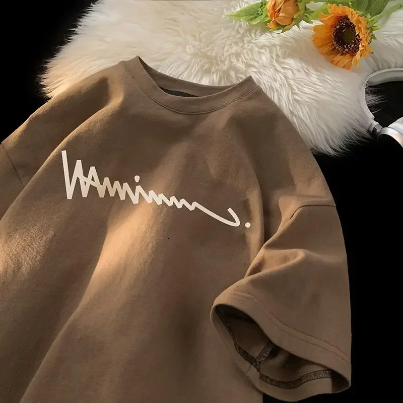 American Fashion Personalized Retro Print Graphic Tshirt for Men and Women Summer Street Couple Casual Short Sleeve Top y2k 240315