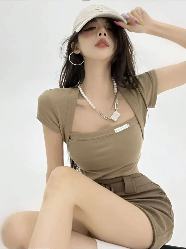 Deeptown Korean Streetwear Tshirts Women Sexy Solid 2025 Slim Crop new Tops Female Basic Y2k Haruku Shirts Square Collar Tees Summer
