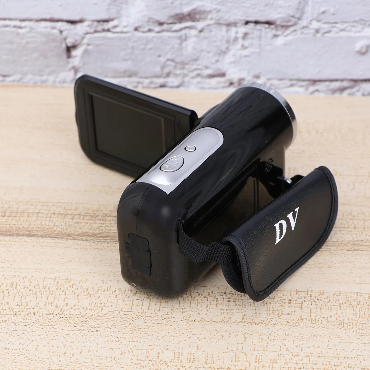 Mini Video DV Camcorder Handheld 16 Million Pixels Digital Camera LED Flash Digital Zoom 20 Inch Black Cameras 240327