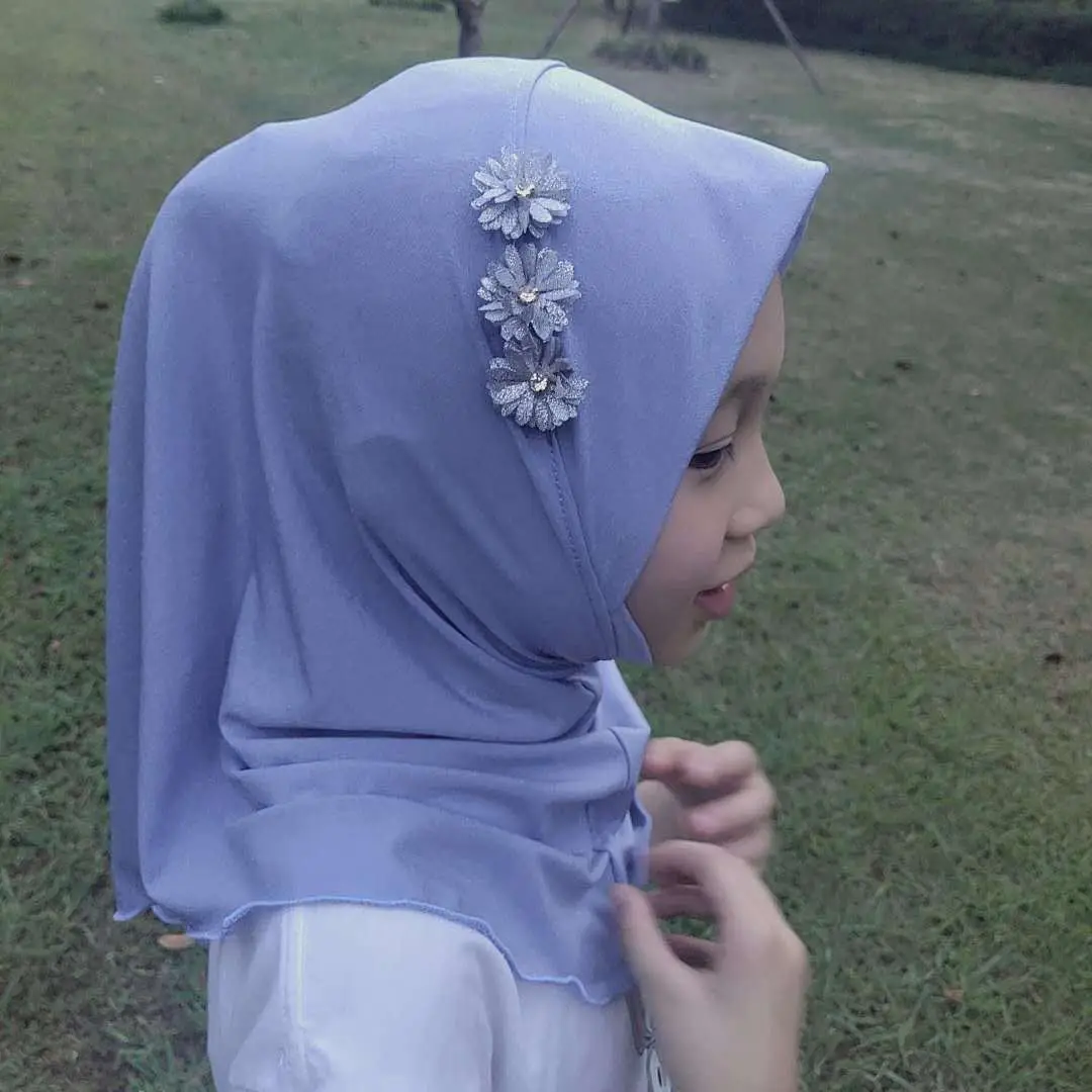 Muslim Girls Kids Hijab Scarf High quality Islamic Shawls Soft and 2025 Stretch Material for 2 new to 7 years old Girls Children Hijabs