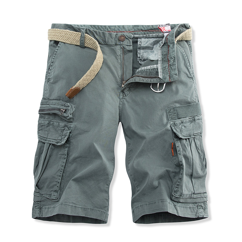 Summer New men's casual shorts multi-bag overalls Beach pants comfortable and breathable fashion.