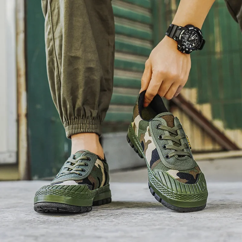 Men's Work Shoes Hiking Tactics Hunt Shoes Trekking Shoes Man Breathable Comfortable Mountain Climbing Shoes Vulcanized Shoes