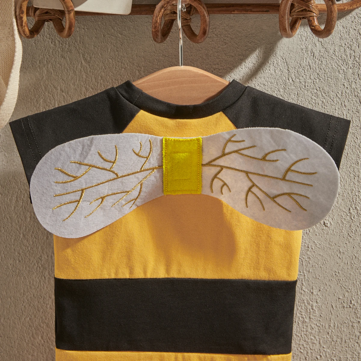 EWODOS 0-12M Newborn 2025 Baby Kids Boys Girls Halloween Bee Costume Short new Sleeve Honeybee Bodysuit + Hat + Wings + Socks Set