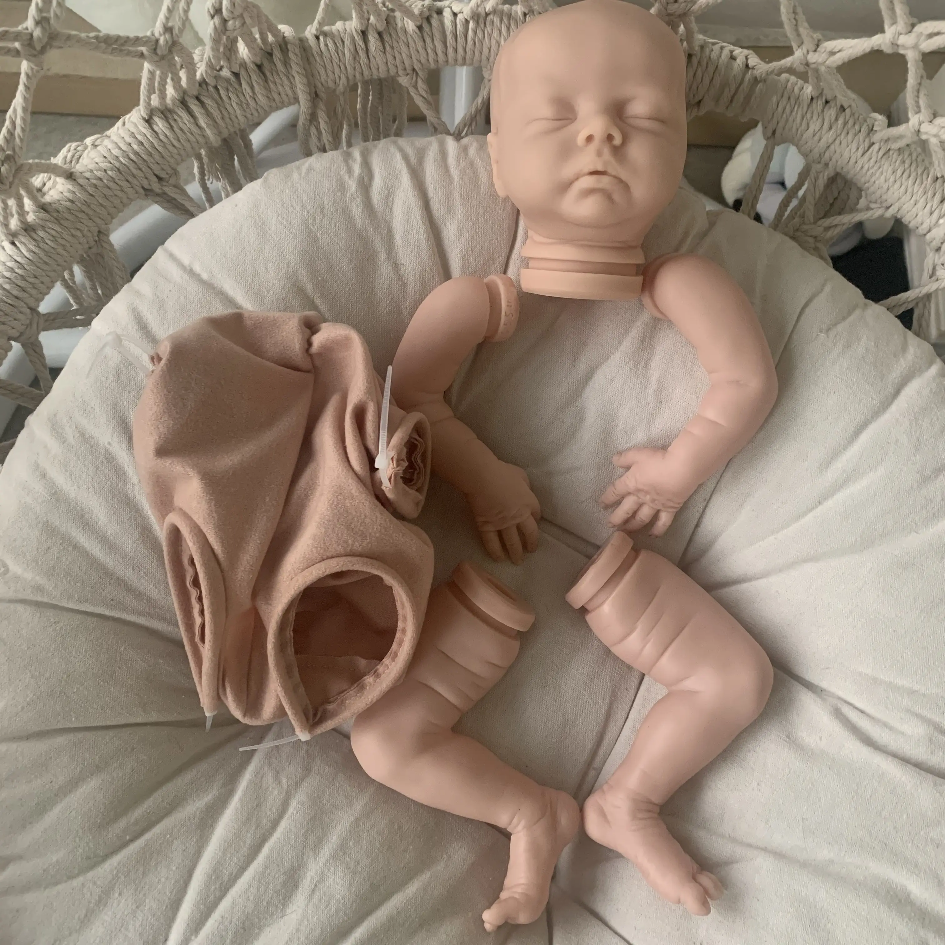18inch Reborn Doll Kit Delilah Lifeike Fresh Color Soft DIY Doll Parts Unfinished Blank Kit Drop Shipping