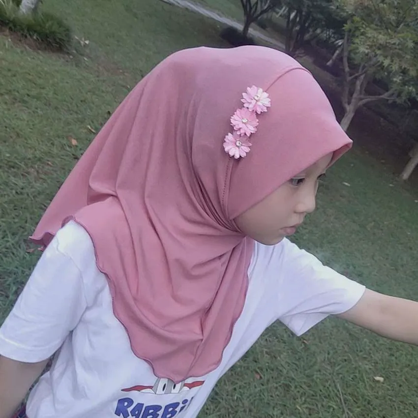 Muslim Girls Kids Hijab Scarf High quality Islamic Shawls Soft and 2025 Stretch Material for 2 new to 7 years old Girls Children Hijabs