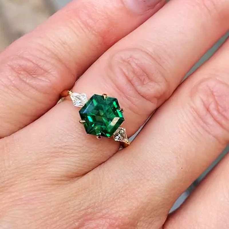 Huitan Unique Design 2025 6-sided Green CZ Women new Rings 2023 New Gold Color Wedding Party Ring Temperament Elegant Lady Jewelry