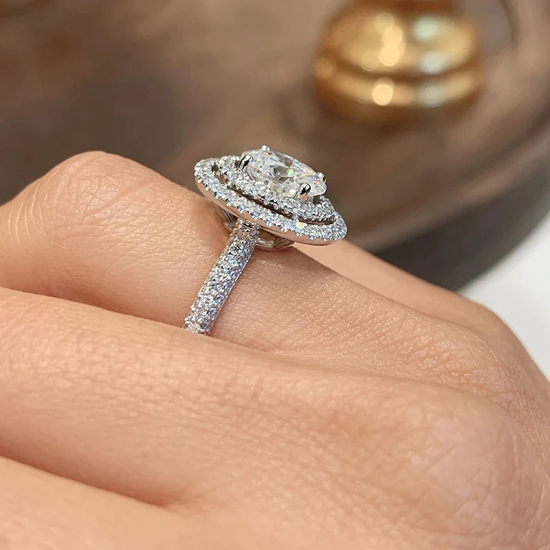Huitan Temperament White Cubic Zirconia Oval Shaped Rings for Women High Quality Engagement Wedding Trend Eternity Jewelry 2022