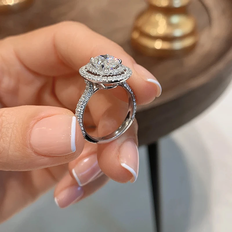 Huitan Temperament White Cubic Zirconia Oval Shaped Rings for Women High Quality Engagement Wedding Trend Eternity Jewelry 2022