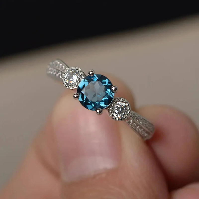 Huitan Elegant Women Rings new 2025 with Round Blue Cubic Zirconia Exquisite Wedding Anniversary Party Female Rings Newly Jewelry