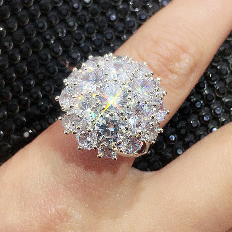Huitan Big Round Shaped Rings for Women with Dazzling Crystal Cubic Zirconia Gorgeous Female Accessories Evening Party Jewelry